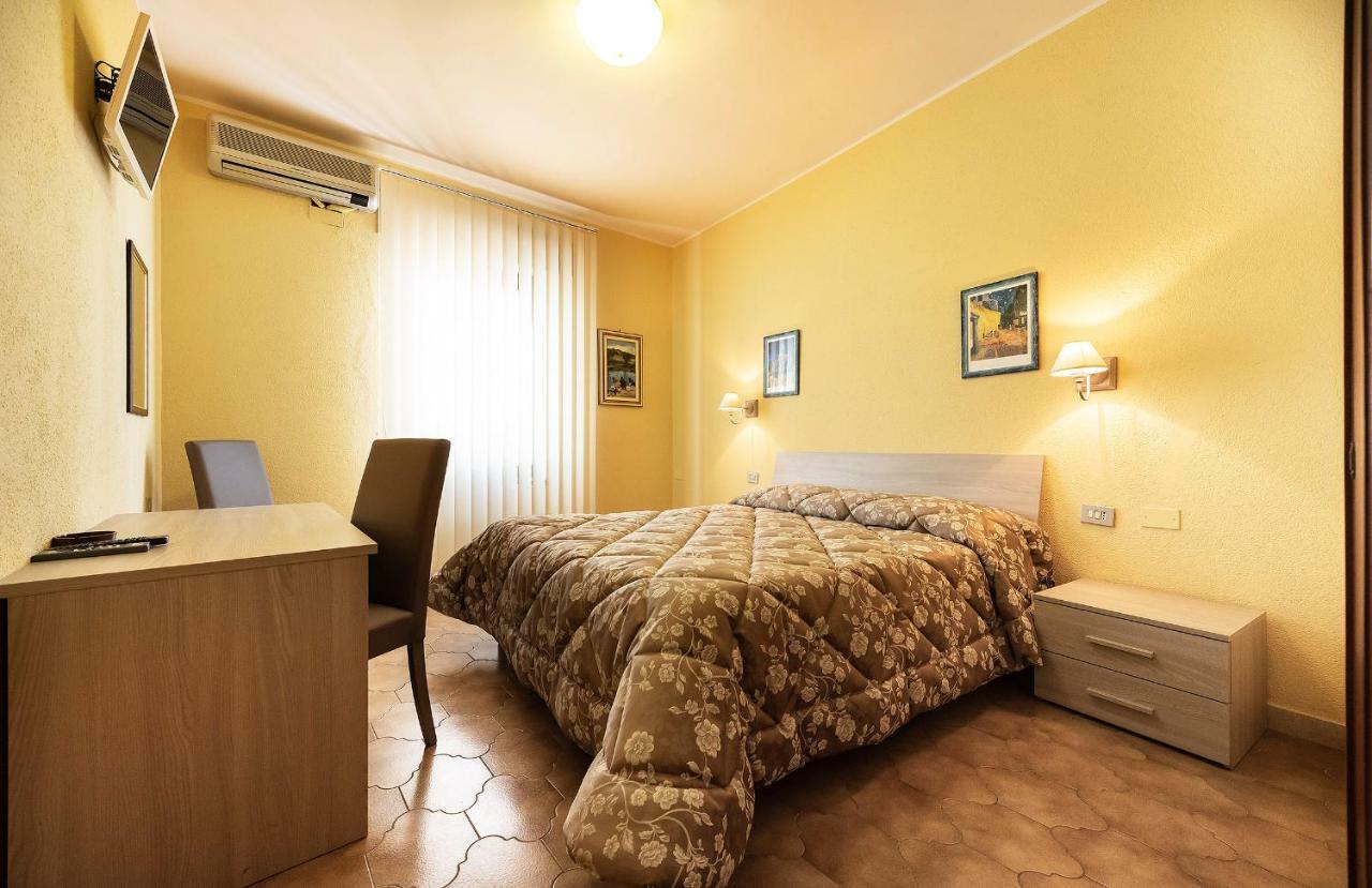 Hotel Aurelia ตาร์กวิเนีย ภายนอก รูปภาพ